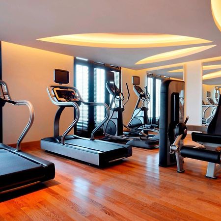 Marriott Executive Apartments Al Jaddaf, Dubai Exterior foto The gym at the W Hotel in Dubai