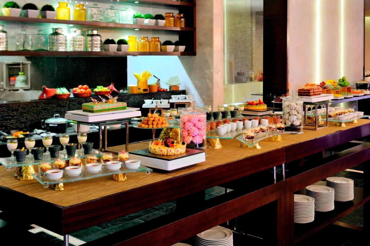 Marriott Executive Apartments Al Jaddaf, Dubai Exterior foto A dessert buffet