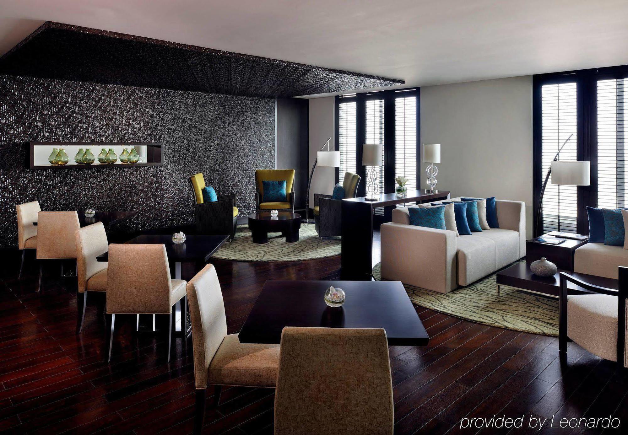 Marriott Executive Apartments Al Jaddaf, Dubai Exterior foto The lounge at the airport