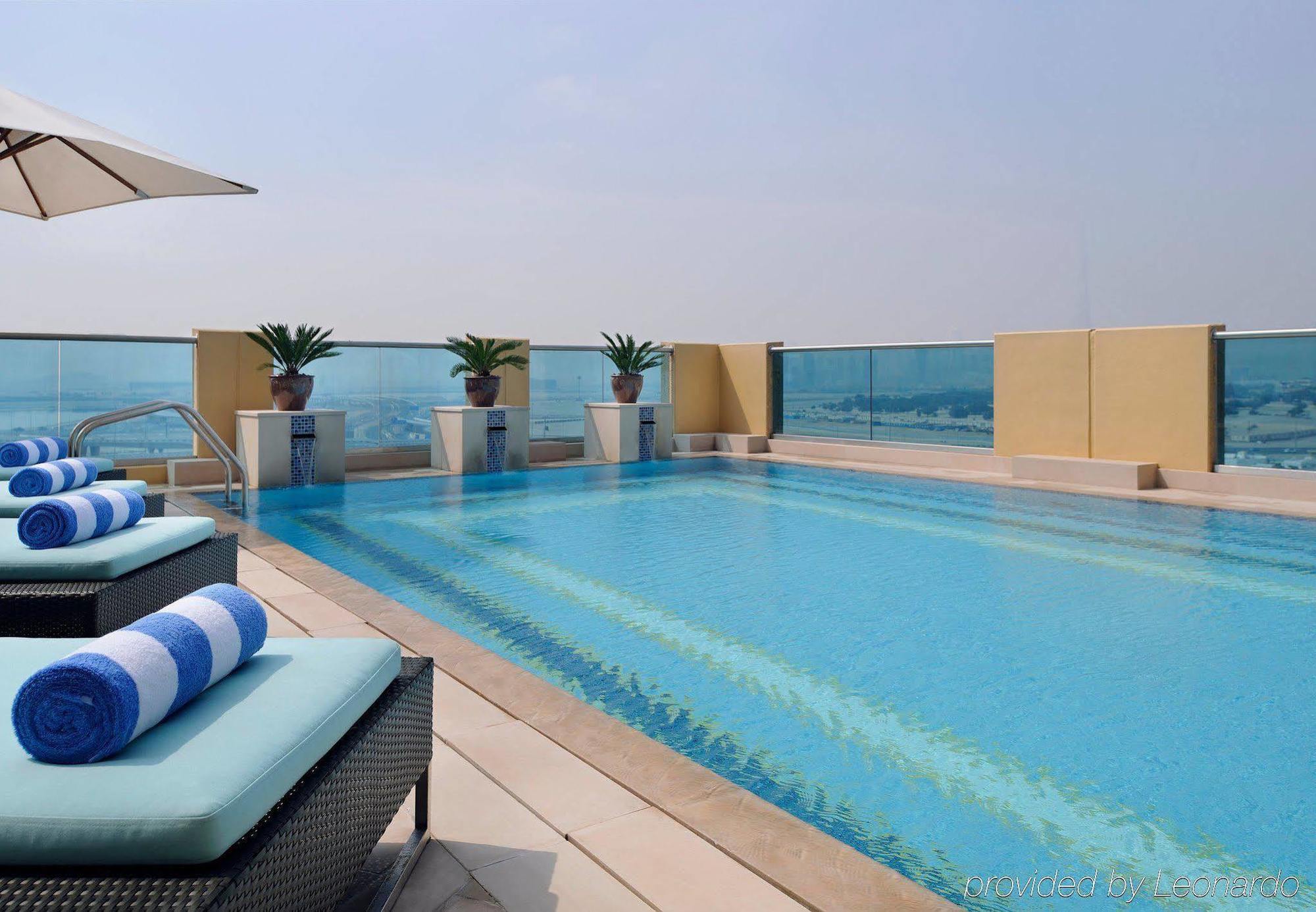 Marriott Executive Apartments Al Jaddaf, Dubai Exterior foto Rooftop pool